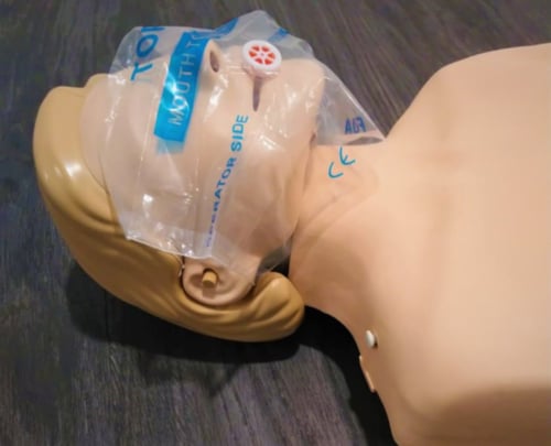 DefiSign Kiss of Life nyckelring med faceshield
